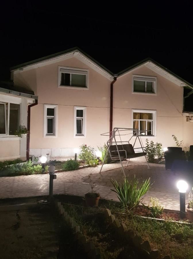 Гостевой дом Guest House Colosseum Area Бухарест-10